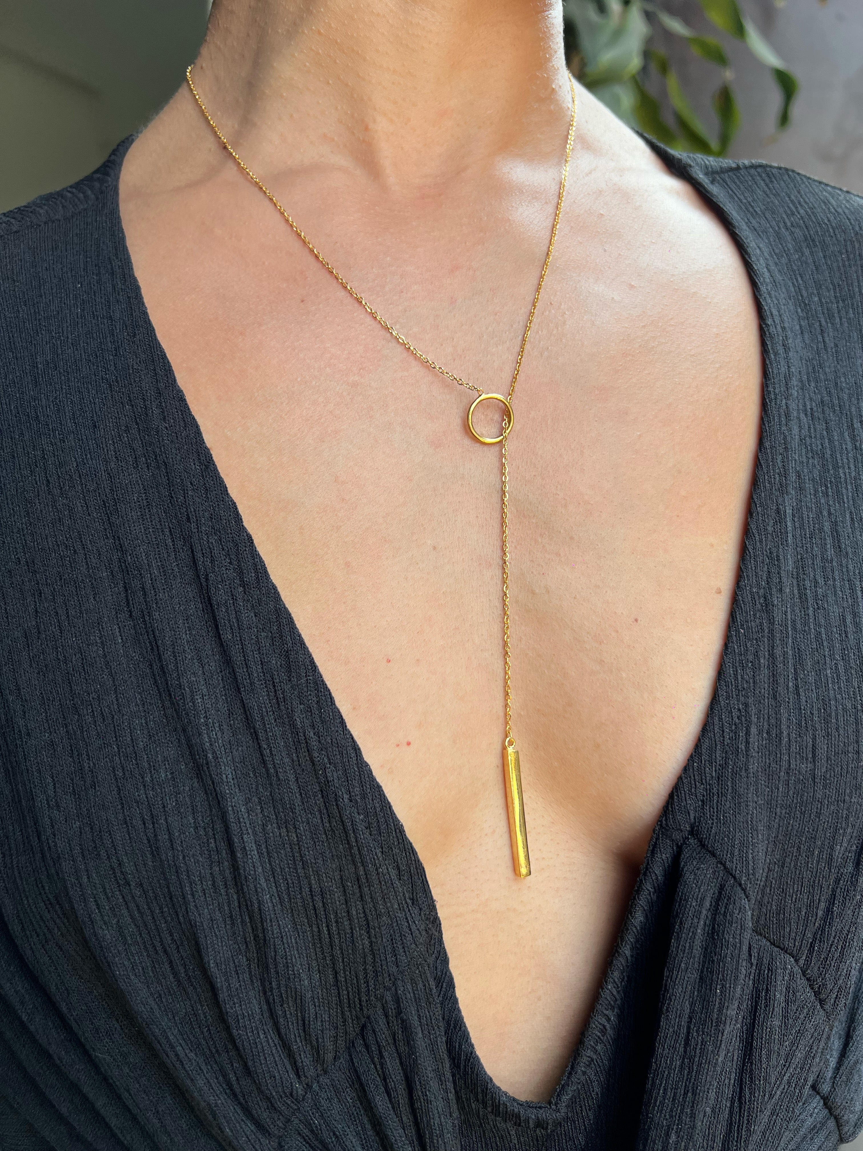 COLLAR BARRITA LARGA BAÑO ORO